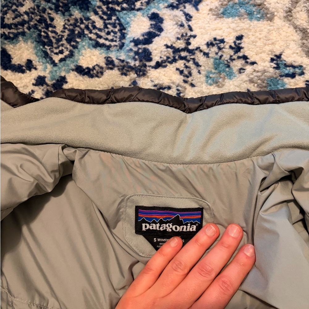 Patagonia Women's Gray Quilted Jacket - Picture 7 of 7